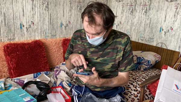 Участники акции #МыВместе в Челябинской области исполнили желание слабовидящего жителя Златоуста