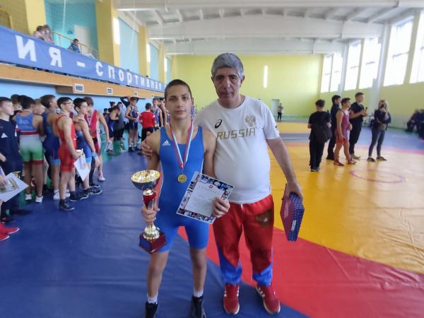 Юные златоустовские спортсмены завоевали «золото» на всероссийских соревнованиях по греко-римской борьбе