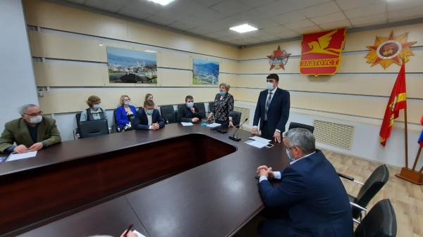 Глава Златоуста Максим Пекарский провел встречу с активистами городского совета ветеранов