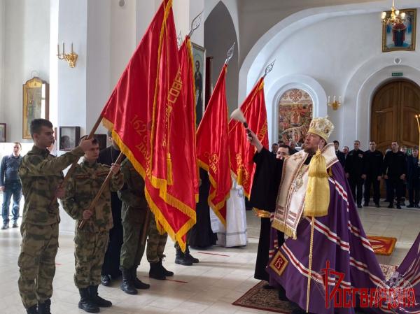 В Златоусте освящены копии боевых знамен дивизий, сформированных в годы Великой Отечественной войны на Южном Урале