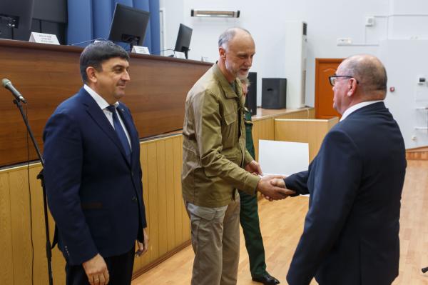 Златоуст посетил депутат Госдумы, кавалер двух орденов Мужества, участник СВО Олег Голиков
