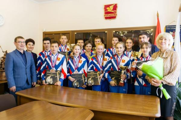 Максим Пекарский поздравил молодых златоустовцев – призеров «Президентских состязаний»