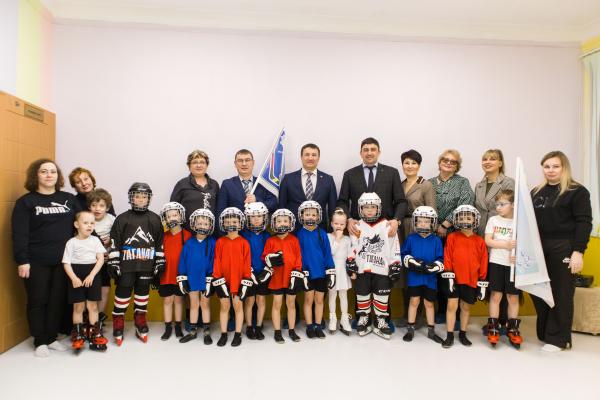 В Златоусте открылась еще одна секция адаптивного хоккея и фигурного катания для малышей