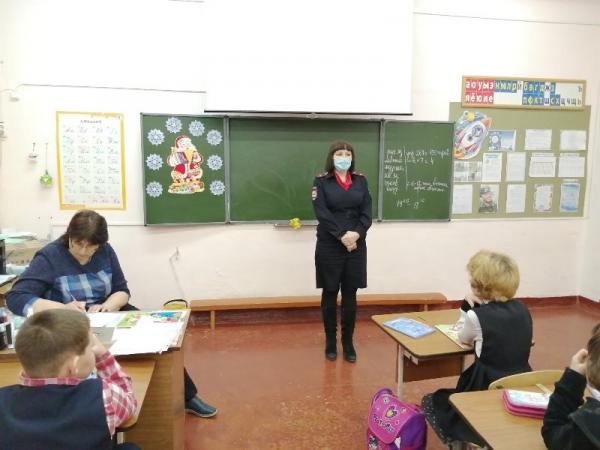 В Златоусте школьные инспекторы проводят профилактическую работу среди учащихся