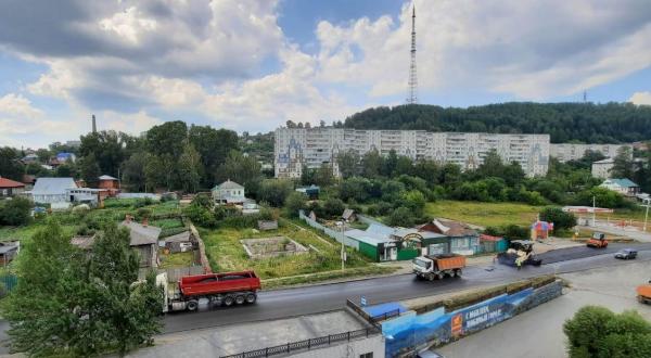 В Златоусте приступили к укладке верхнего слоя дорожного полотна по ул. Таганайская