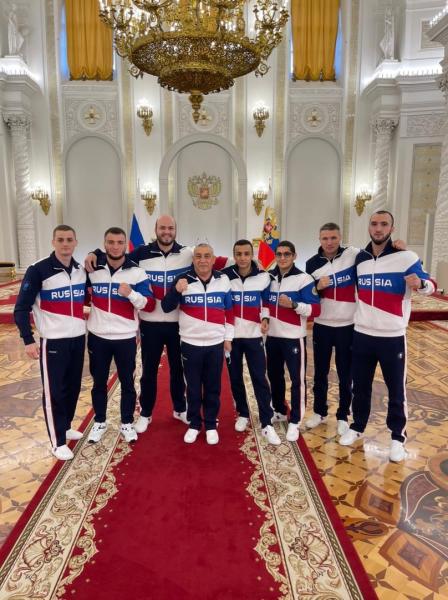 Мужская сборная команда России по боксу встретилась с Владимиром Путиным