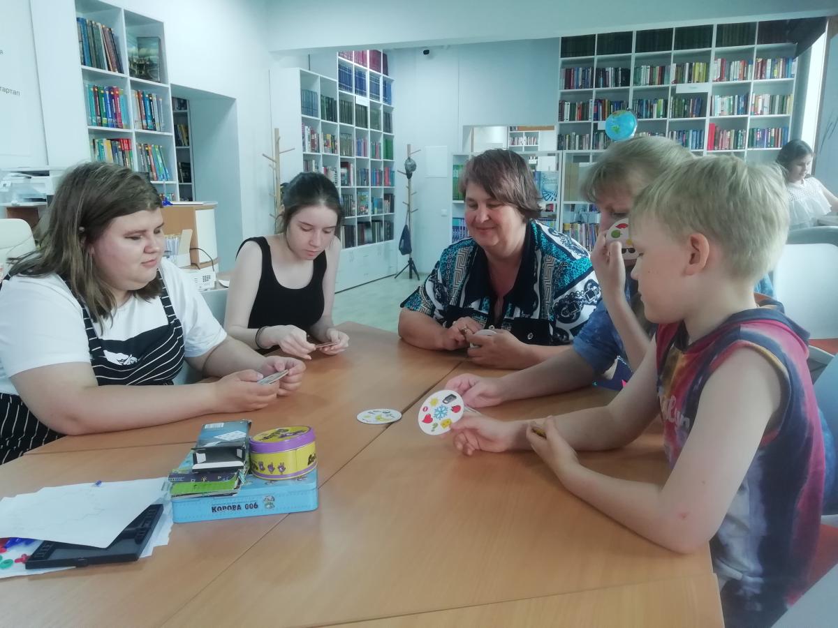 Библиокафе выходного дня: «меню» златоустовской модельной библиотеки  помогает разнообразить семейный досуг