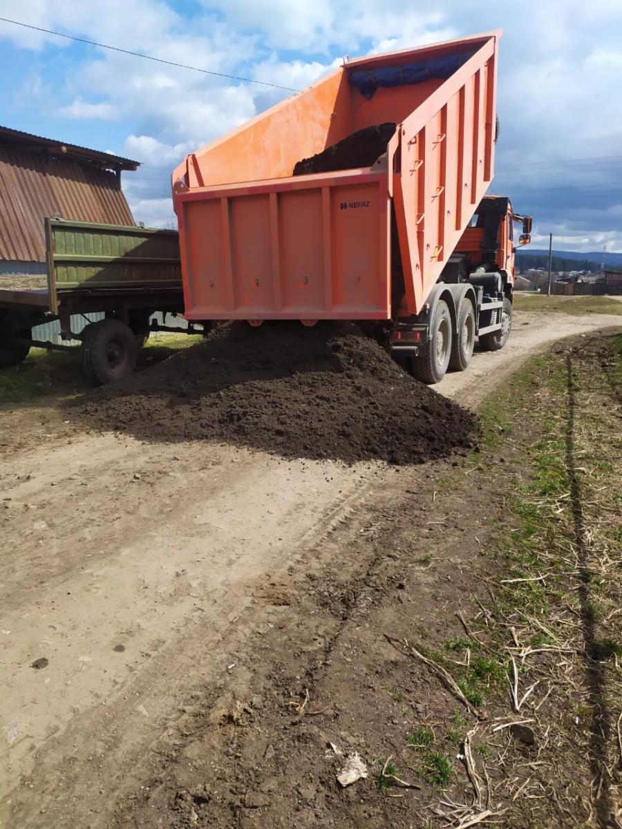 По поручению главы Златоуста Максима Пекарского в сельских территориях округа началась отсыпка дорог
