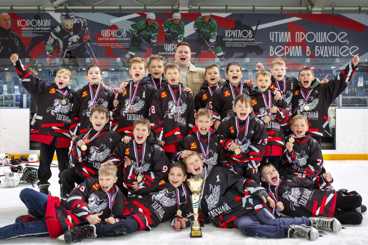 Златоустовские хоккеисты стали победителями турнира, посвященного Дню космонавтики
