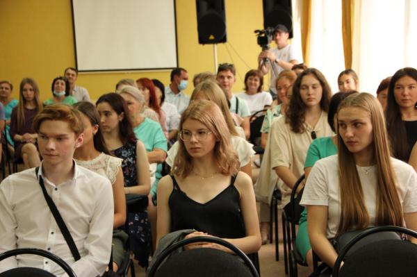 В Златоусте состоялась встреча с выпускниками общеобразовательных учреждений, поступивших в педагогические и медицинские вузы