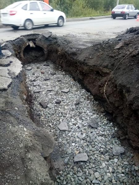 На автодорогах Златоуста продолжают убирать пучины