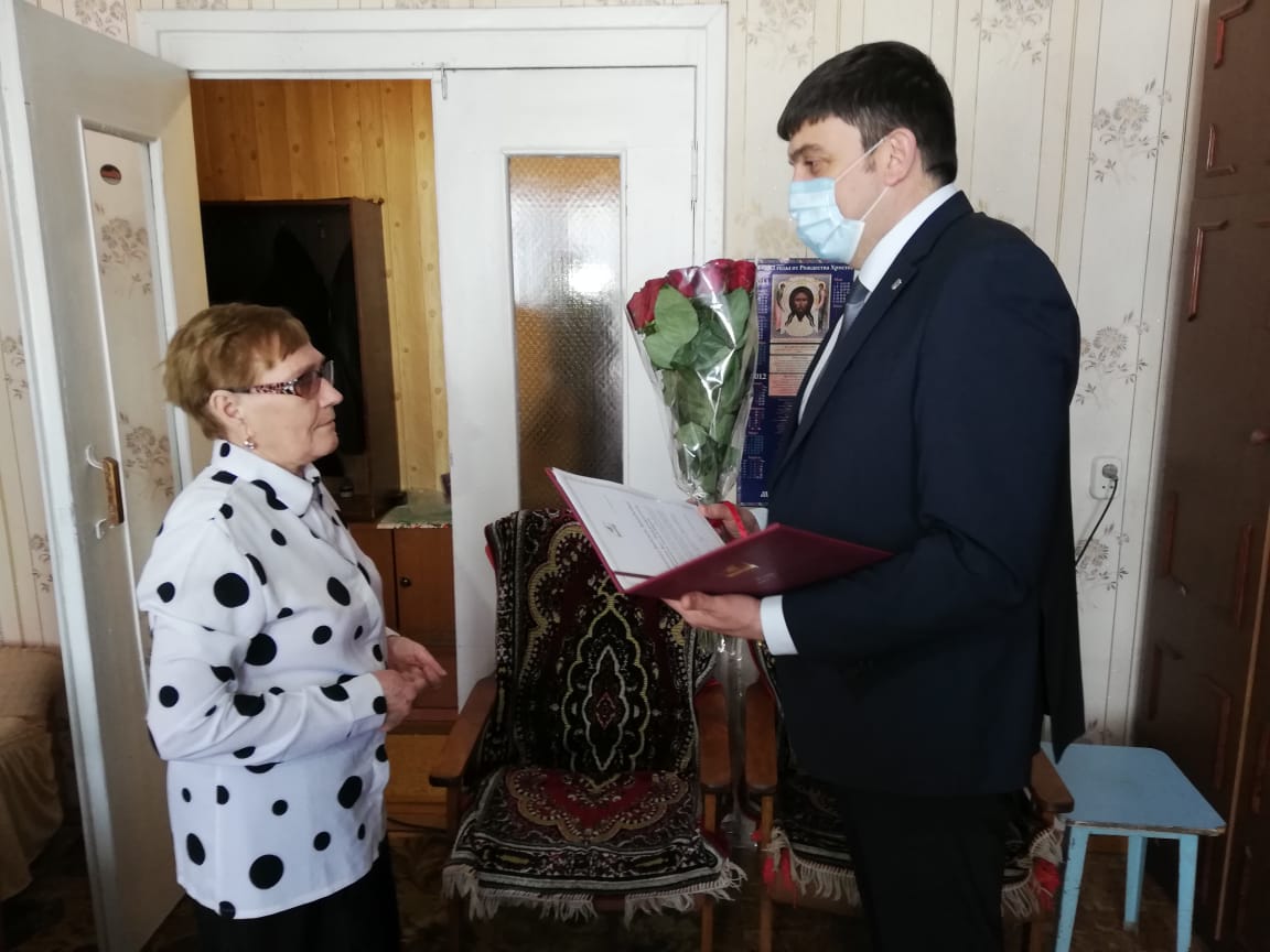 В преддверии 8 Марта глава Златоуста побывал в гостях у председателя местного «Комитета солдатских матерей»