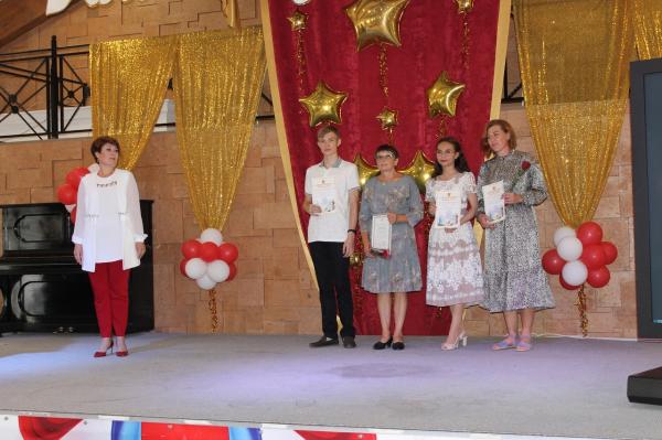 В Златоусте прошла торжественная церемония награждения медалями «За особые успехи в учении» выпускников школ