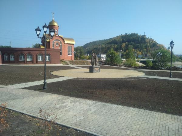 В Златоусте установили памятник святым покровителям семьи Петру и Февронии Муромским