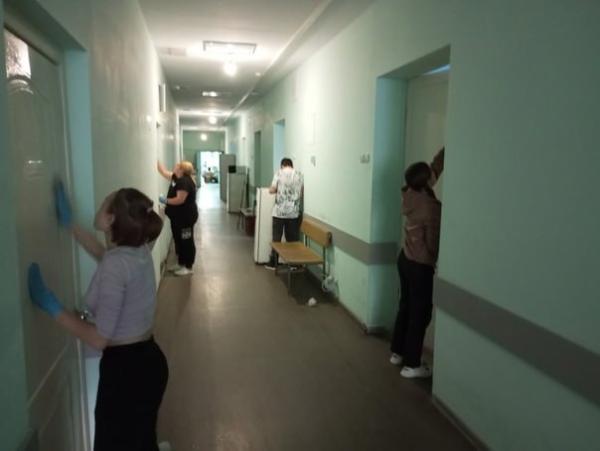 Отряд волонтеров Златоустовского медицинского техникума помог провести генеральную уборку в больнице города