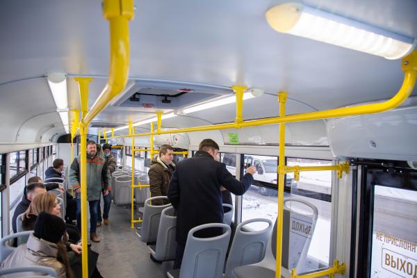 Глава Златоуста Максим Пекарский побывал в МУП «Автохозяйство» и лично оценил новые трамвайные вагоны, которые город получил благодаря поддержке губернатора Алексея Текслера