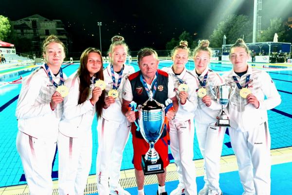 Юниорская женская сборная России по водному поло U17, во главе с главным тренером Михаилом Накоряковым – чемпионы Европы