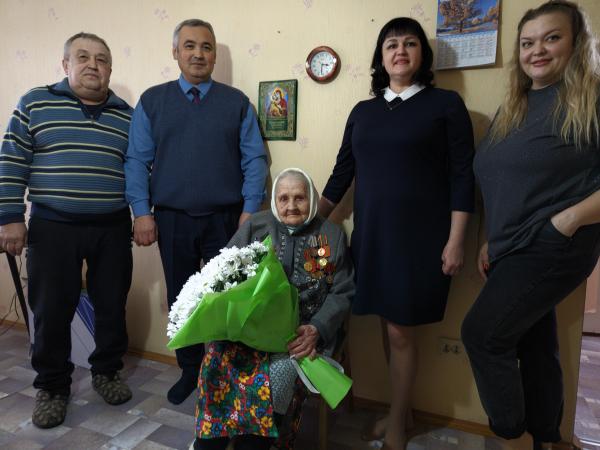 В Златоусте труженик тыла, ветеран труда Анна Григорьевна Петухова отметила столетний юбилей