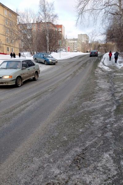 В Златоусте продолжается проверка обстоятельств массового ДТП, которое произошло утром 21 марта на подъёме улицы Трактовая