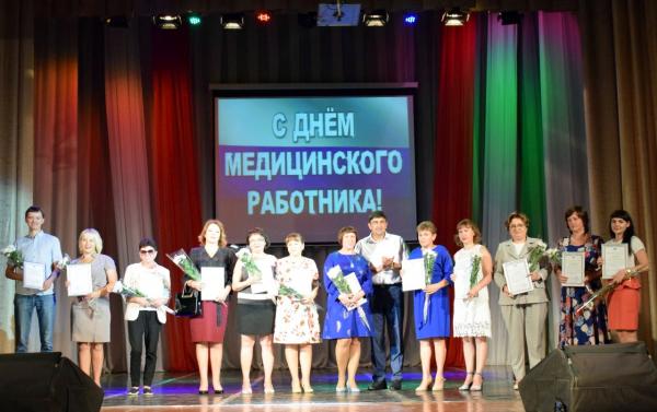 Глава округа Максим Пекарский поздравил сотрудников системы здравоохранения Златоуста с профессиональным праздником