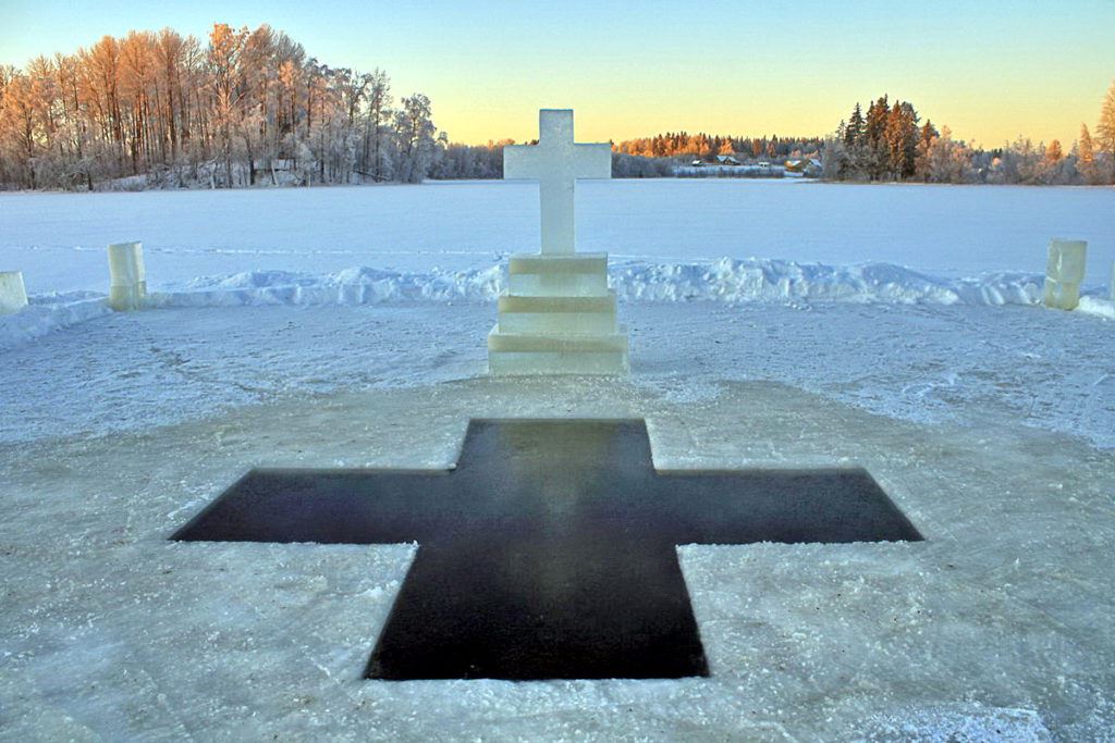 Златоустовцам напоминают правила безопасности во время крещенских купаний