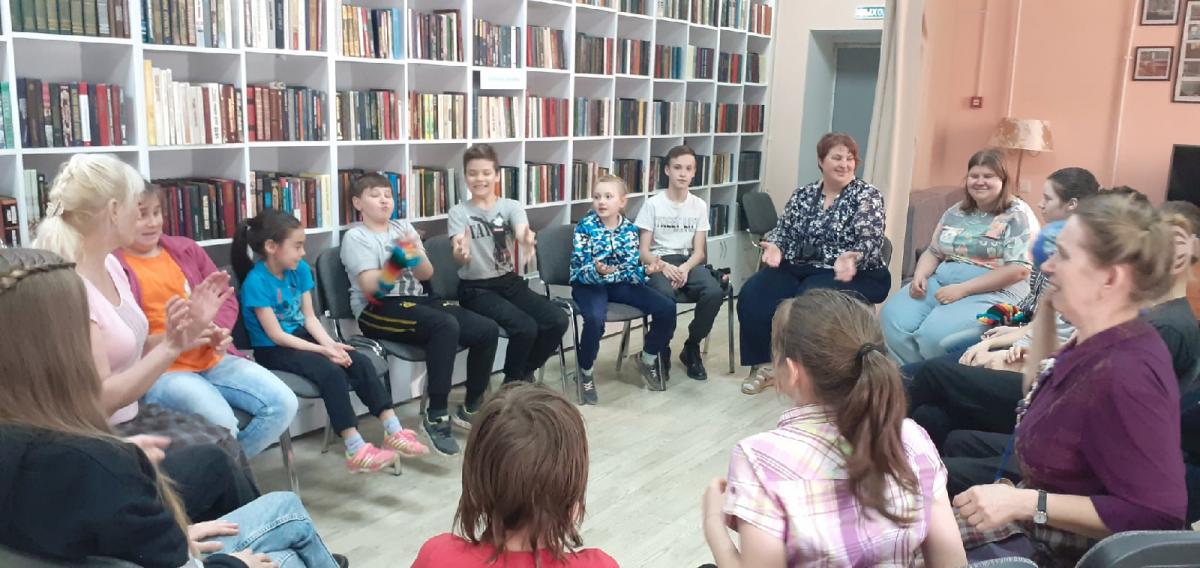 Час без гаджетов: златоустовская молодежь проводит вечера в русских народных традициях