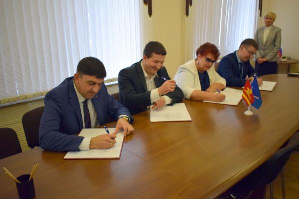 В Златоусте подписали соглашение по социальным гарантиям работников образования