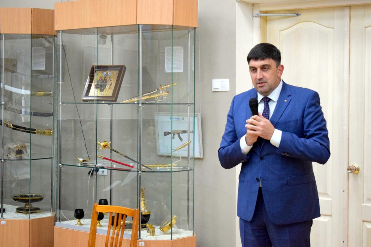 Званию «Почетный гражданин Златоуста – 55 лет». 